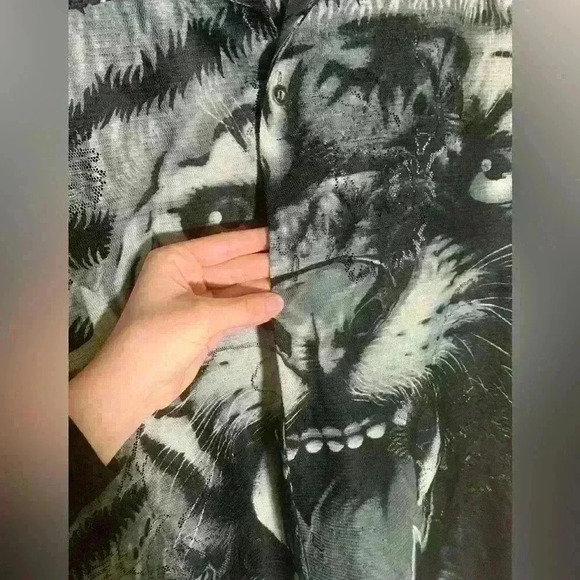 Zam collection Tiger Button Up - Picture 2 of 6